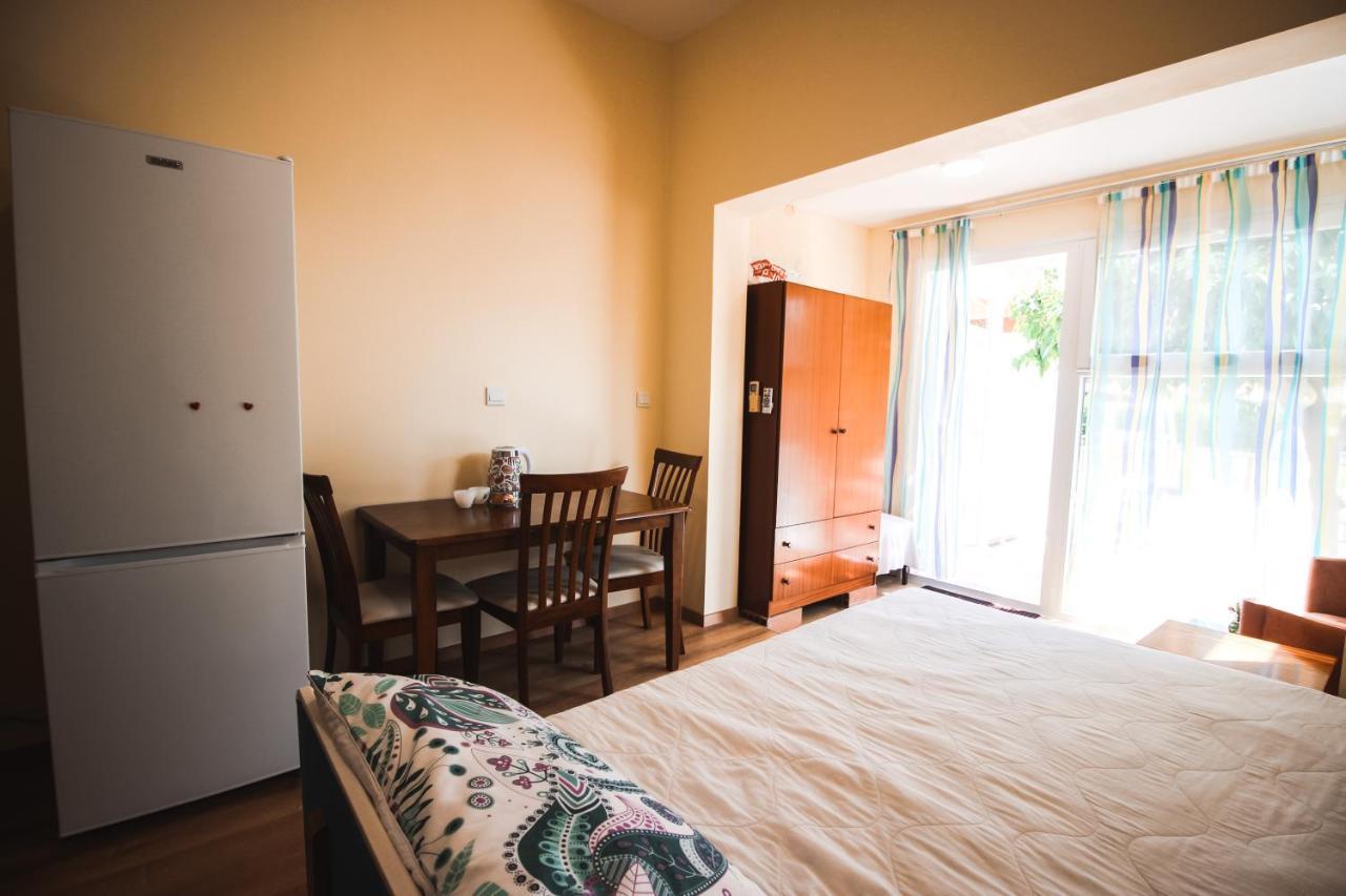 Moon-Light Studio Hotell Larnaca Exteriör bild